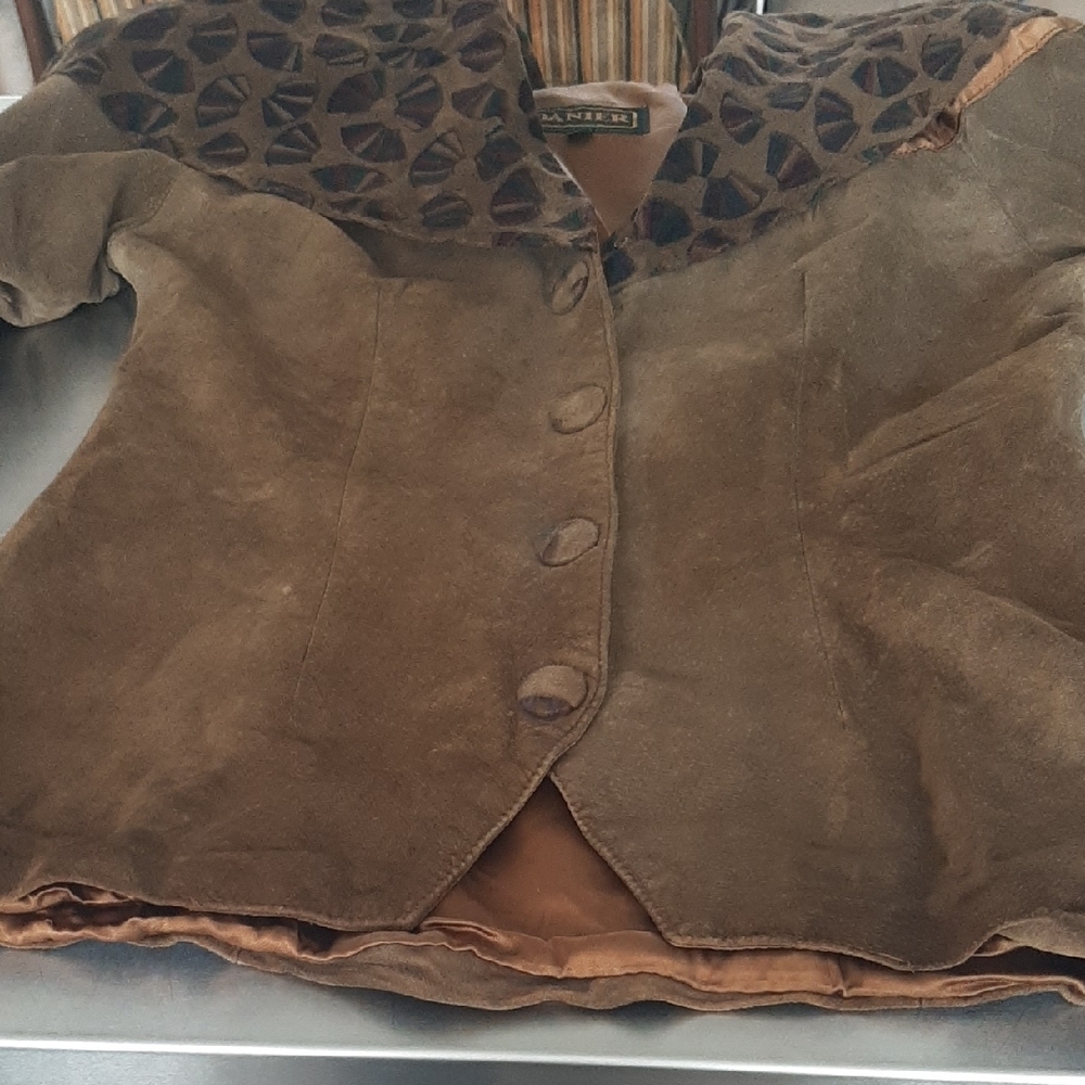 80's🤎DANIER🤎SUEDE Military Green Jacket with Attached Hand Painted Caplet SZ S - Picture 16 of 16